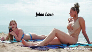 Jolee Loveot a strandon szedik fel egy kicsike popsiba baszásra