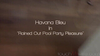 Havana Bleu várja a gigantikus hímtagot