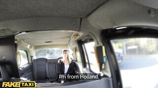 Holland milf anyuci a taxiban kúr