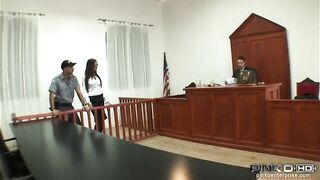 Angelica Heart kettő hímvesszőt kap a bíróságon