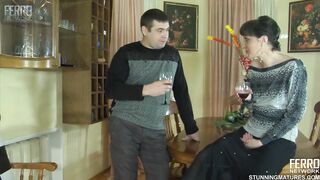 Orosz anyuci a nevelt fiával közösül
