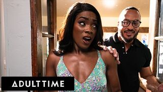 Unatkozó házaspár Ana Foxxx párnán közösül és megdöngeti szerető férje!