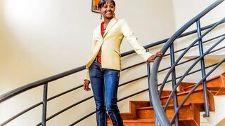 Csoki amatőr casting forgatás irodai fotózásra keményen megkamatolyja a bazinagy faszú producer