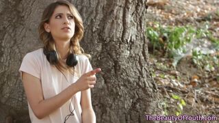 Alexa Grace zsenge pinája forrón dörzsölődik leszbi szerelmében