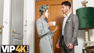 Az szépkorú világos szőke francia anyuci újra csábít zsenge fickót