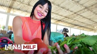 Sofia Galindo forró latin amerikai kufferjét keményen megdugják lucskos nunában