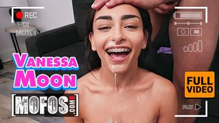 Karcsú csoki Vanessa Moon megküzd jmac óriási farkával minden pózban