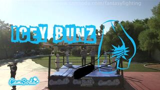 Forró fantasy harc gigantikus csöcsű tinédzser bombázókkal