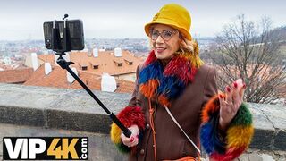 Alvásproblémák ellen forró hancúr egy világos szőke milffel