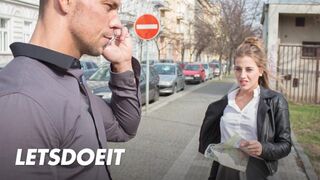 Lenyűgöző turista Silvia Dellai mélyen megkefélve egy helyi pasas által