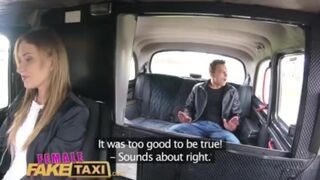 Zsenge krapek gyorsan megreszeli Angel Piaff szaftos csupasz puncáját a hamis taxiban