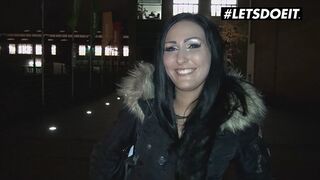 Mira grey német néger ringyó reszeli az idegent pénzért a buszon