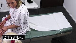 Mimi Monet orbitális fenekű vadító a gigászi farkú orvosnál a rendelőben