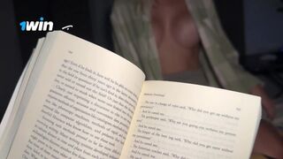Nevelő hugom csábított el olvasás közben – ízletes közeli dörzsölés a kolosszális popsikás tinitől