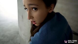 Carmen Rae pici picsája brutális dugásba keveredik a castingon