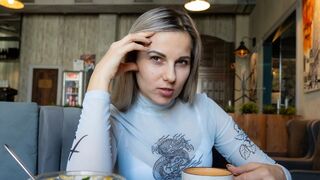 Távirányítós műfallosz egy zsúfolt kávézóban - Letty black