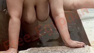 Éjszakai légyott egy egyiptomi falusi nővel a fürdőben hangos nyögésekkel