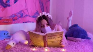 Apró tinédzser csajszikát teleélvezik a tökéletes seggén