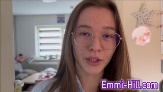 Kinti spriccelés! 18 éves vékony zsenge kúrja gigászi punciját a szabadban, amíg el nem élvez