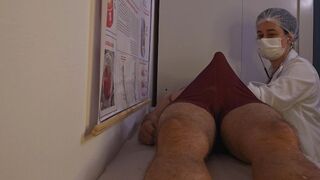 Nővér kíméletlen baszásra kényszeríti a betegét