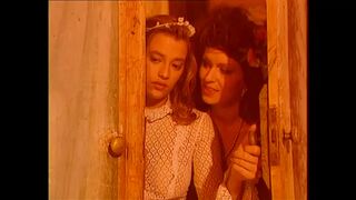 Nagyméretű keblű csajok könyörtelenül cidázzák és lovagolják a vastag farkakat retro válogatásban