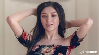 Fiatal Luna Komálja a Golyók Nyalogatását és a Szopást, Mielőtt Lovagolna a Cherry Pimps Stúdióban