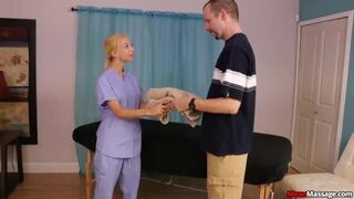 Világos Szőke tinédzser könyörtelen boldog befejezést kínál ügyfelének a Nookiesnál